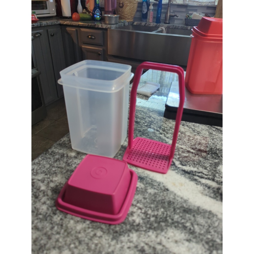 Tupperware 4.5 cup Pick A Deli Pickle Pepper Keeper Sheer & Hot Pink 1330-20 - Picture 7 of 7